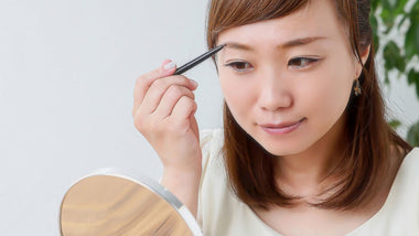 眉毛が生えてこない原因とは？明日から実践できる改善方法を教えます！