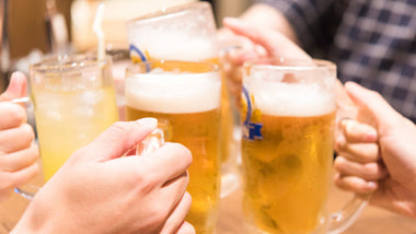 飲み過ぎに注意？！アルコール（お酒）、カフェインが肌荒れの原因に。。ちょっとしたことを改善するだけで、、、